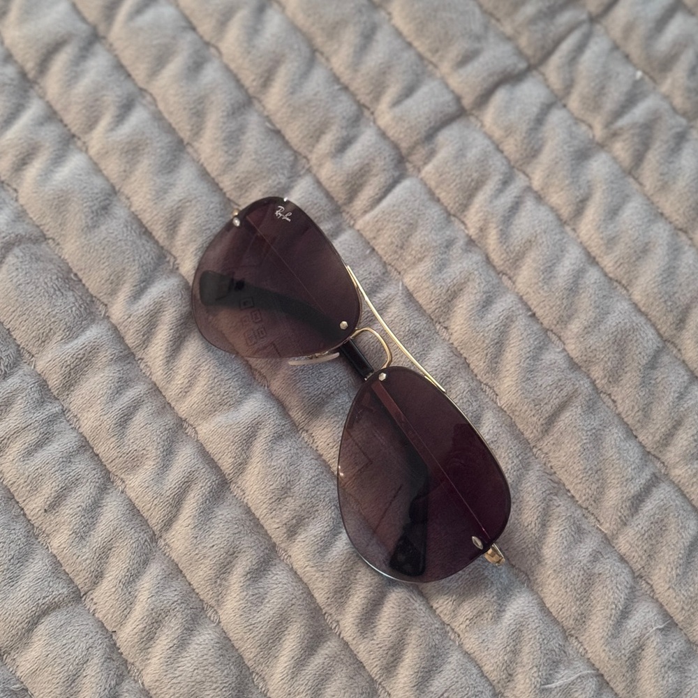 Ray-Ban Sunglasses with Gold Frame and Dark Lenses